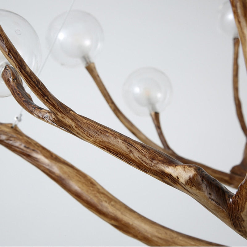 Lustre branche d’arbre orné de boules de verre