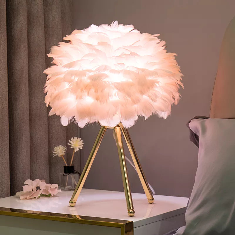 Lampe de chevet en plume d’oie et pieds en métal au style moderne et romantique