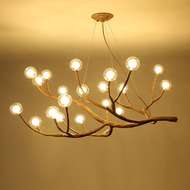 Lustre branche d’arbre orné de boules de verre