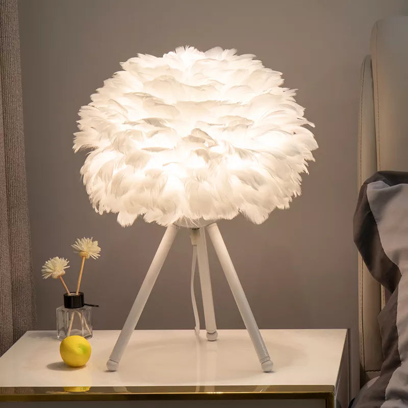 Lampe de chevet en plume d’oie et pieds en métal au style moderne et romantique