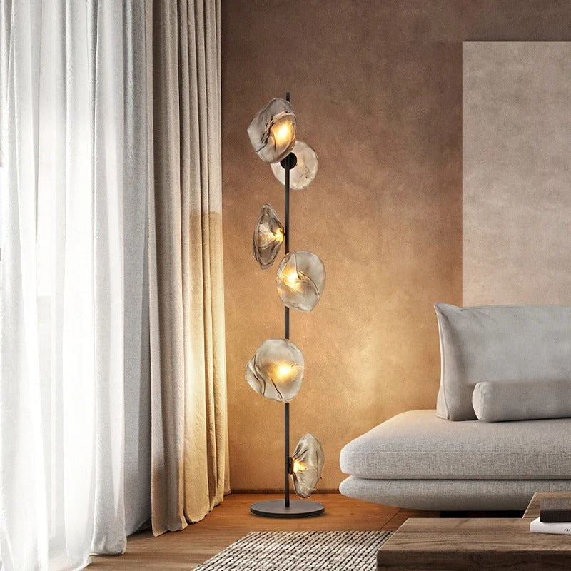 Lampadaire au design abstrait et verre fumé