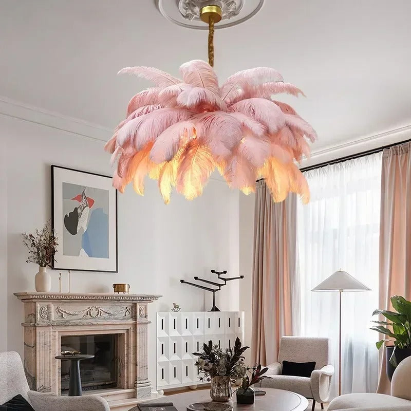 Lustre doré en plumes blanches en forme de palmier