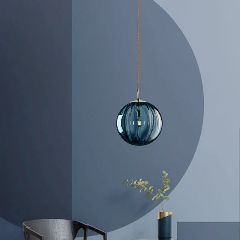 Suspension en forme de boule en verre