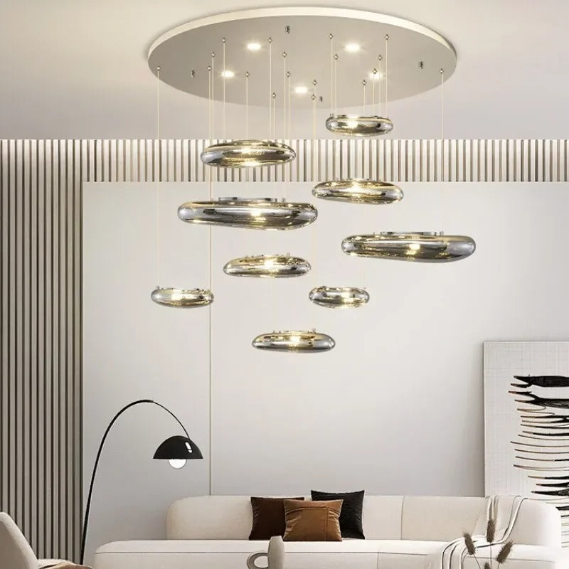 Lustre suspendu en forme de nuages métaliques