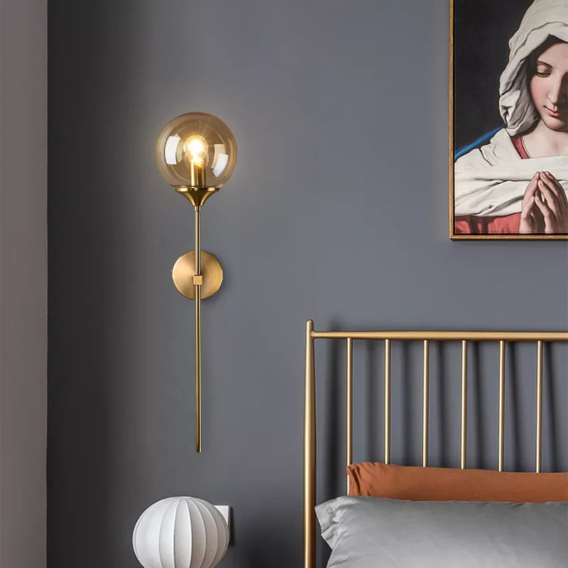 Applique murale métallique dorée avec boule en verre, gris fumé ou transparent
