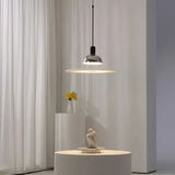 Suspension design au style futuriste avec éclairage indirect