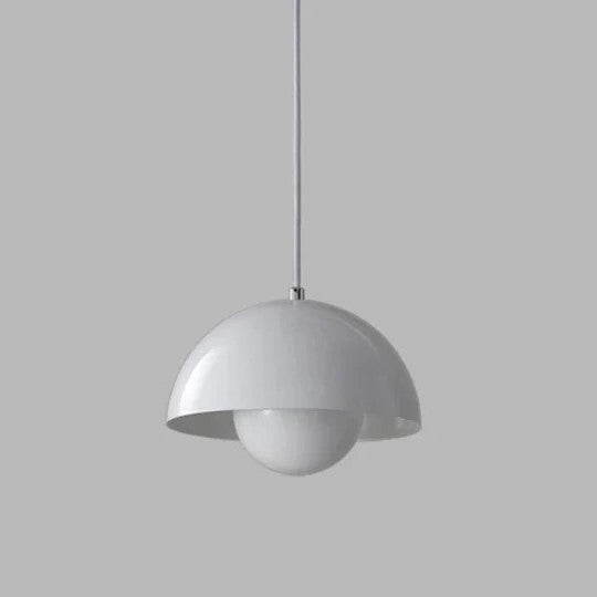 Suspension artistique au design coloré