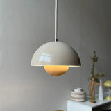 Suspension artistique au design coloré