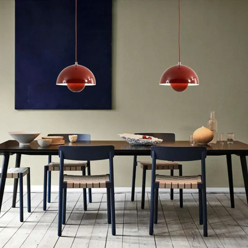 Suspension artistique au design coloré