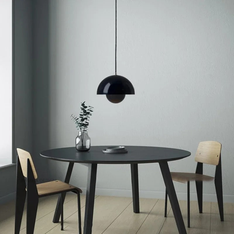 Suspension artistique au design coloré
