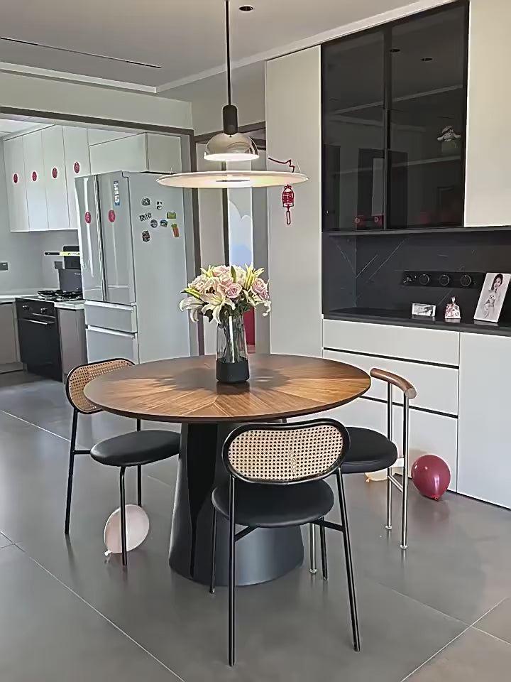 Suspension design au style futuriste avec éclairage indirect