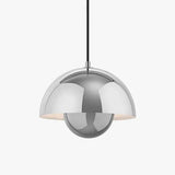 Suspension artistique au design coloré